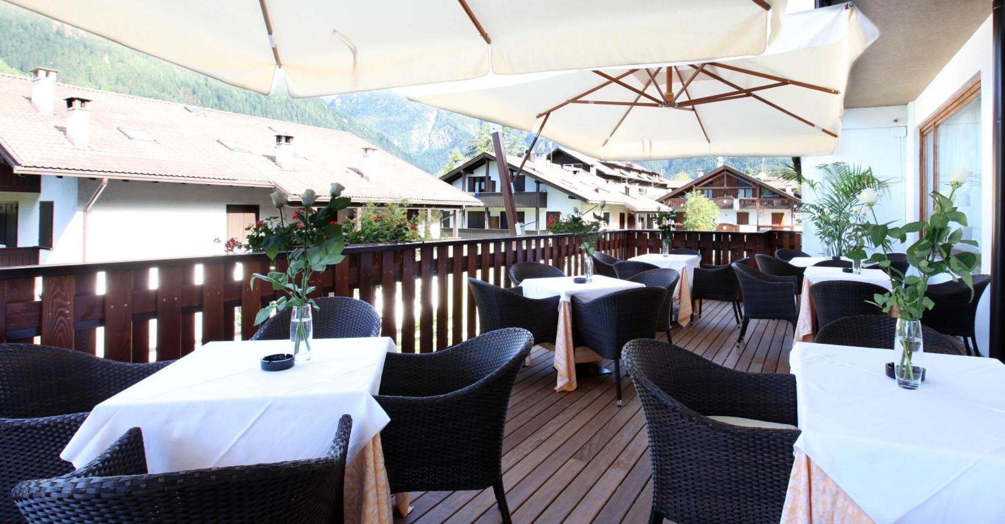 Royal Olympic Hotel Pinzolo Bagian luar foto